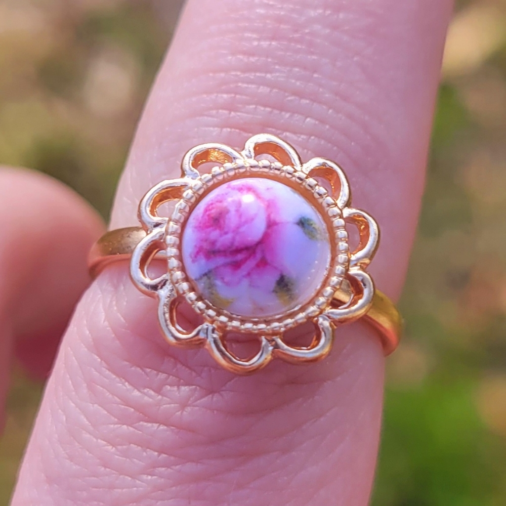 Antique Rose Cameo Portrait Flower Gold Ring Size 7.5
